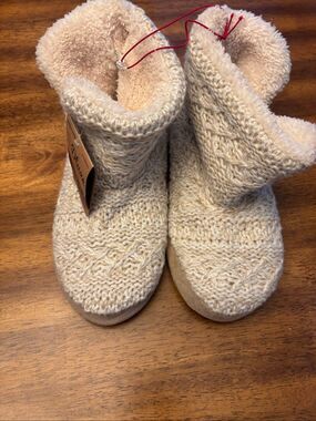 Women’s dearfoams deluxe slippers, NWT